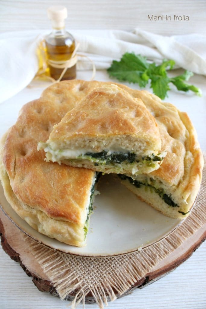 Focaccia farcie avec cime di rapa