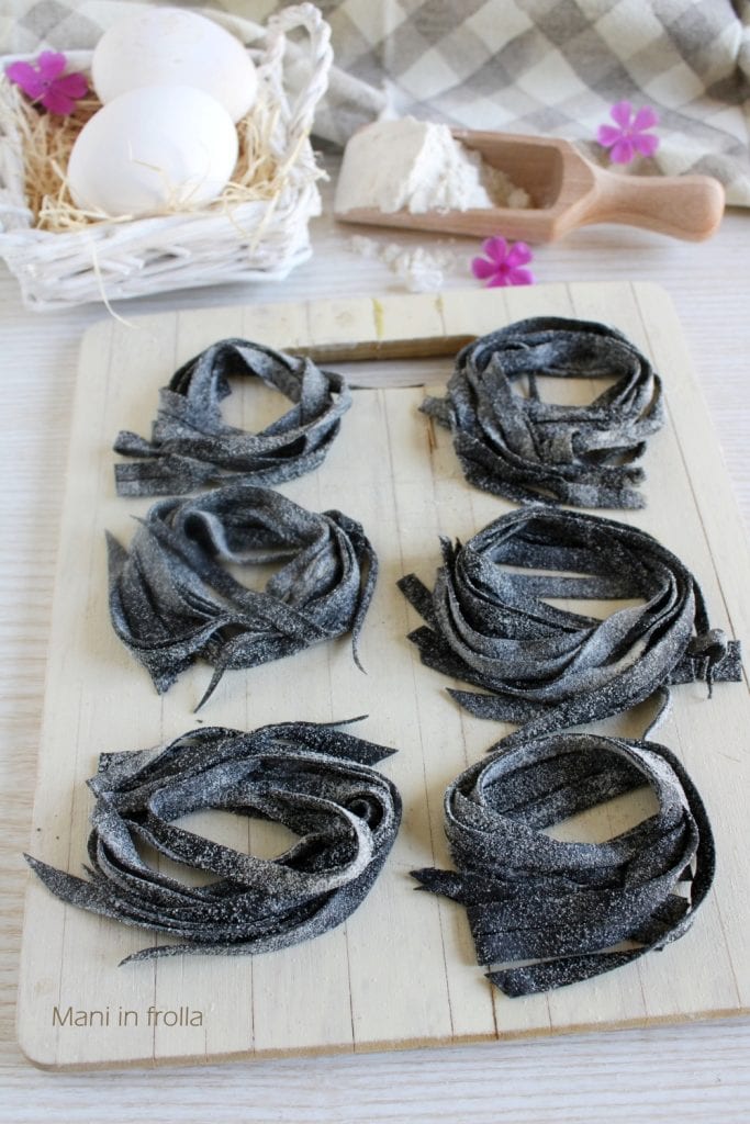 Tagliatelles à l'encre de seiche