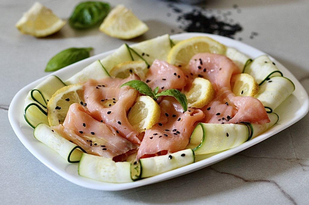 Carpaccio de courgettes et saumon, frais, rapide et tu fais un carton