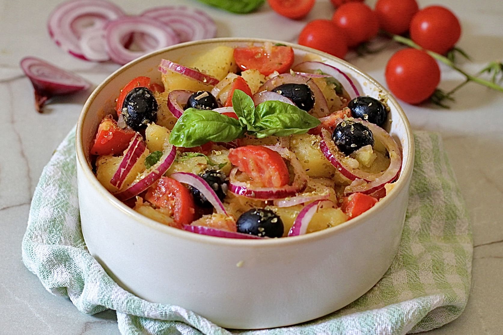 Salade pantesque, la meilleure salade sicilienne de pommes de terre qui existe !
