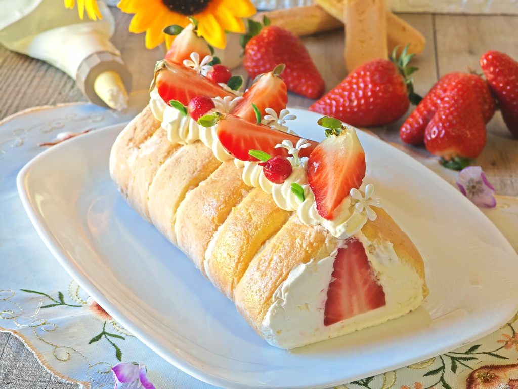 Roulé avec boudoirs et fraises