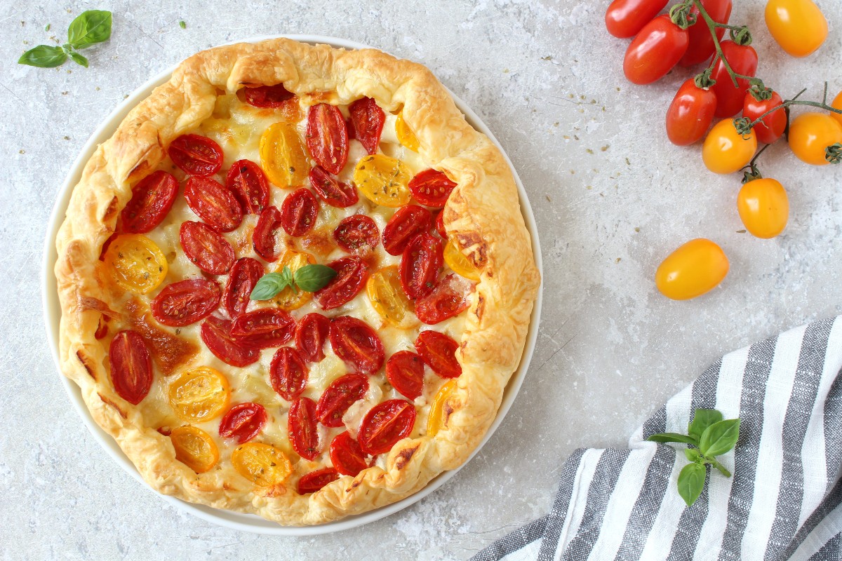 TARTE SALÉE AUX POMMES DE TERRE STRACCHINO ET TOMATES CERISES