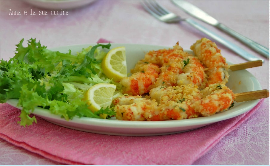 Brochettes de crevettes gratinées au four