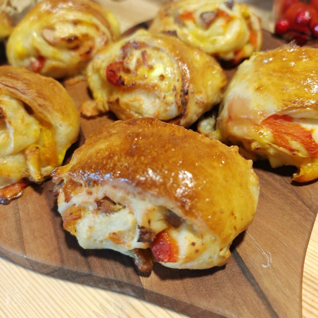 Pains napolitains avec saucisse et poivrons