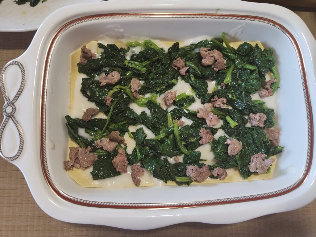 Lasagnes avec pousses de brocoli-rave et saucisse