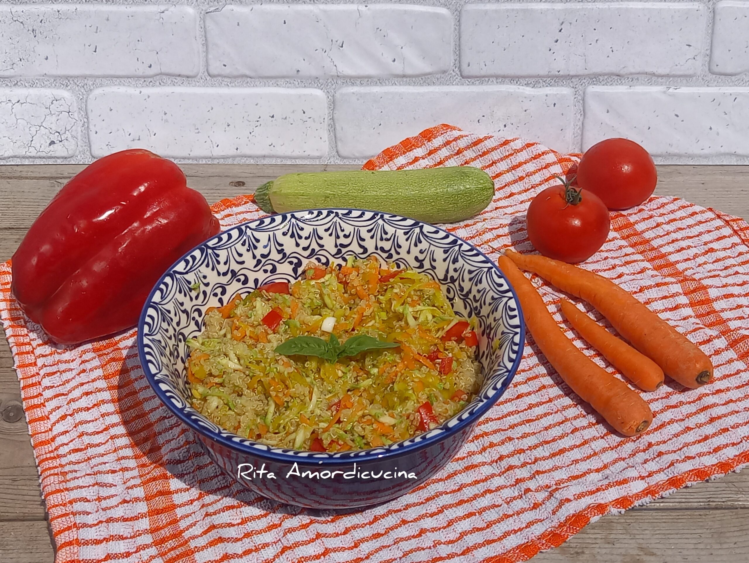 Salade de quinoa et légumes crus