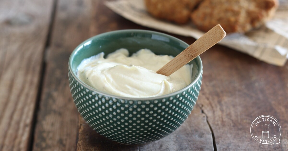 Mayonnaise avec des œufs durs