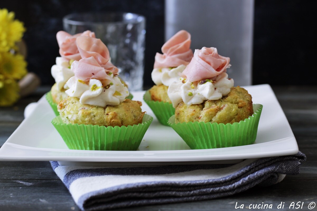 MUFFINS SALÉS AUX COURGETTES ET MORTADELLE