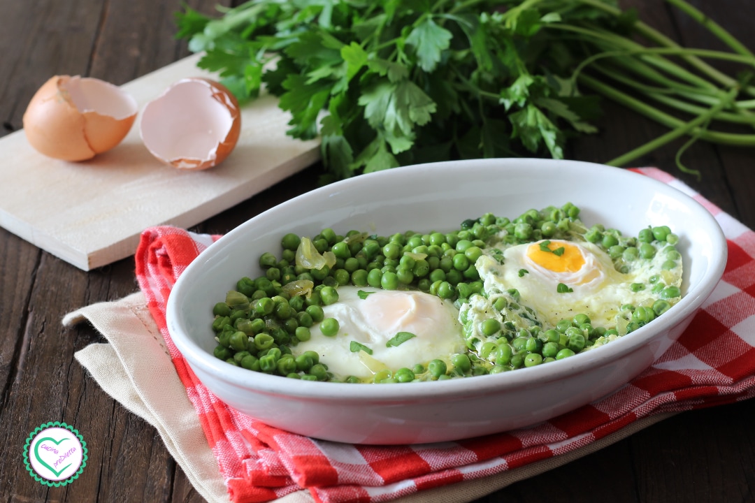 Œufs avec petits pois en sauce