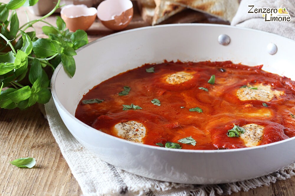 Œufs à la tomate et mozzarella