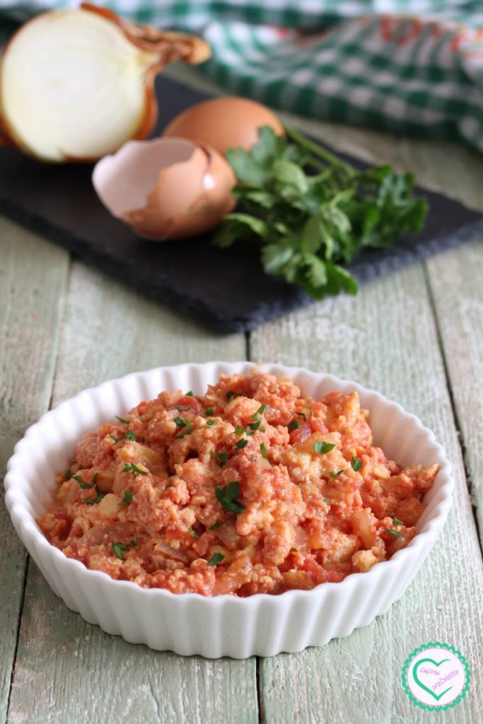 Œufs brouillés à la tomate