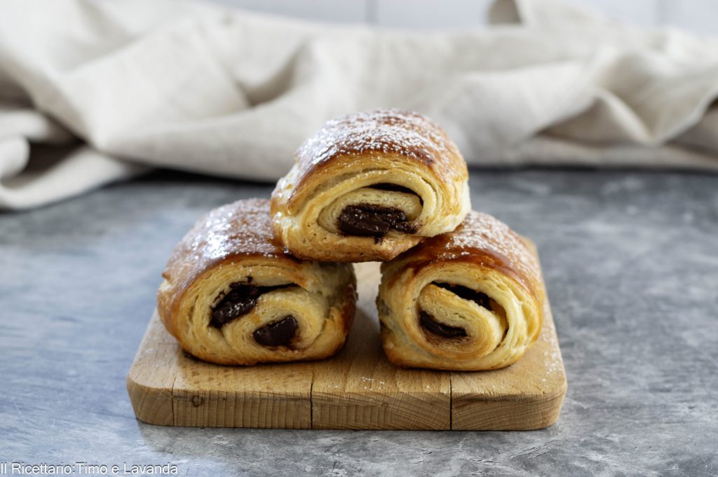 PAIN AU CHOCOLAT