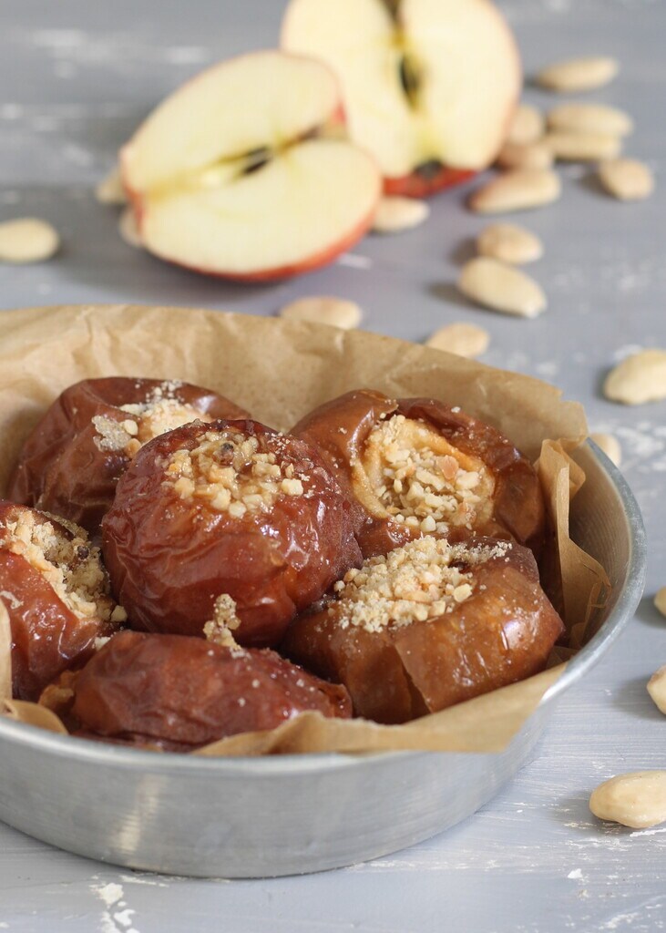 Pommes au four avec sucre et amandes