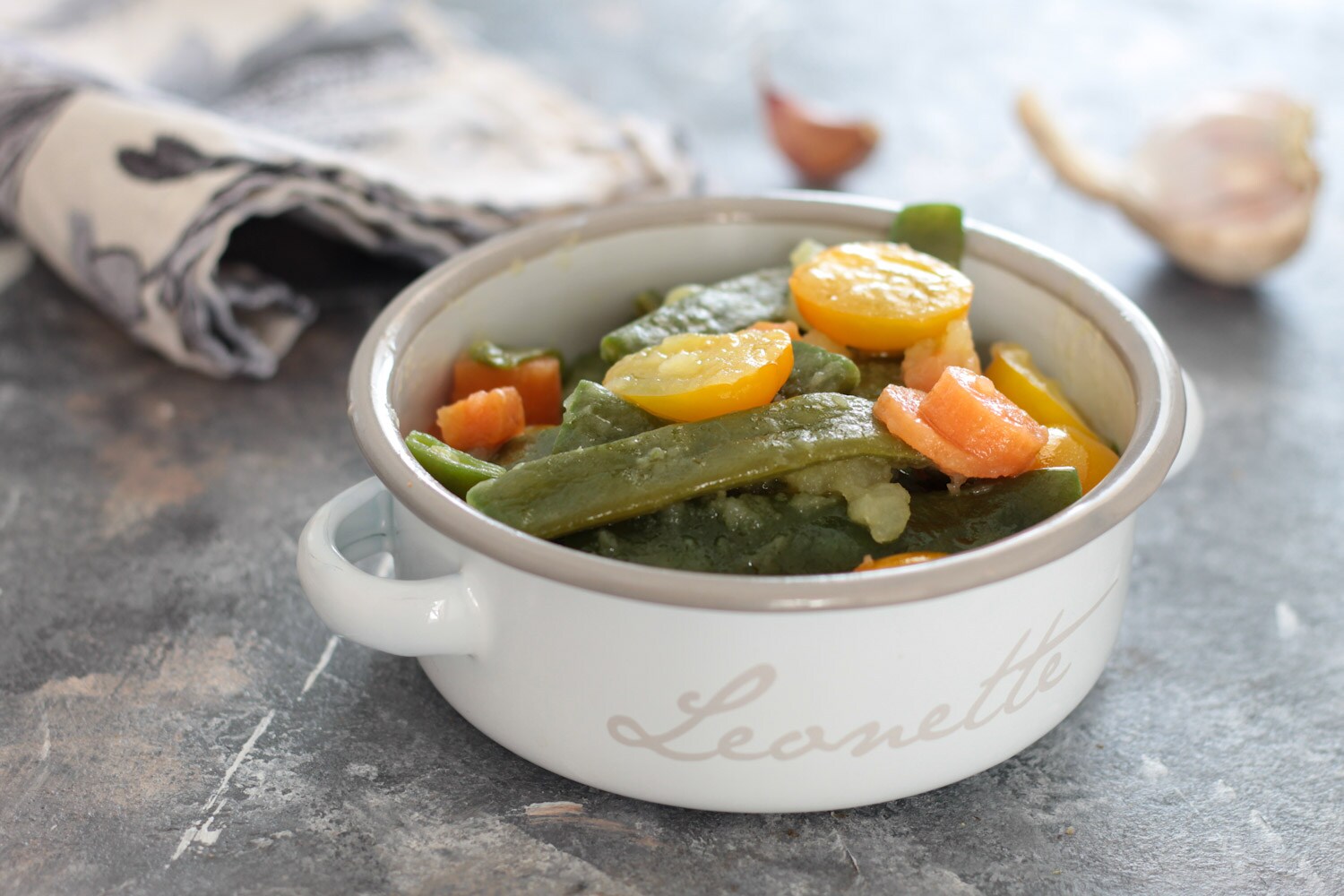 Pois mange-tout et carottes avec pommes de terre