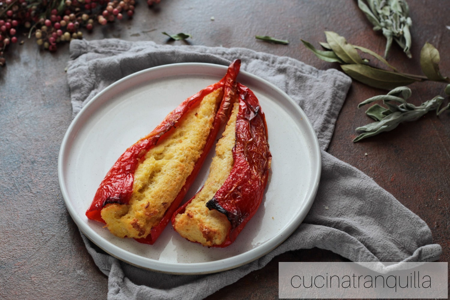 Cornes de poivrons farcis avec mie de pain