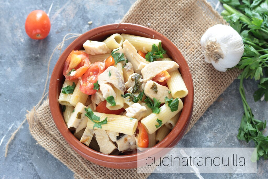 Rigatoni avec espadon et tomates cerises