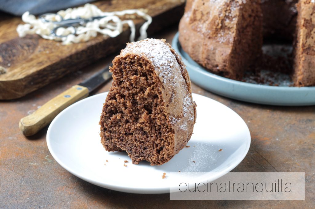 Gâteau au chocolat noir fondu