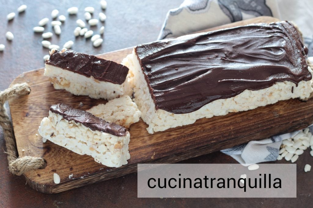 Gâteau froid au riz soufflé et beurre de cacahuète