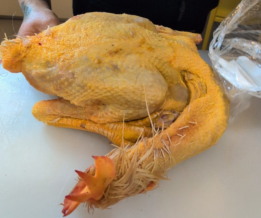 Pintade farcie au four avec des châtaignes