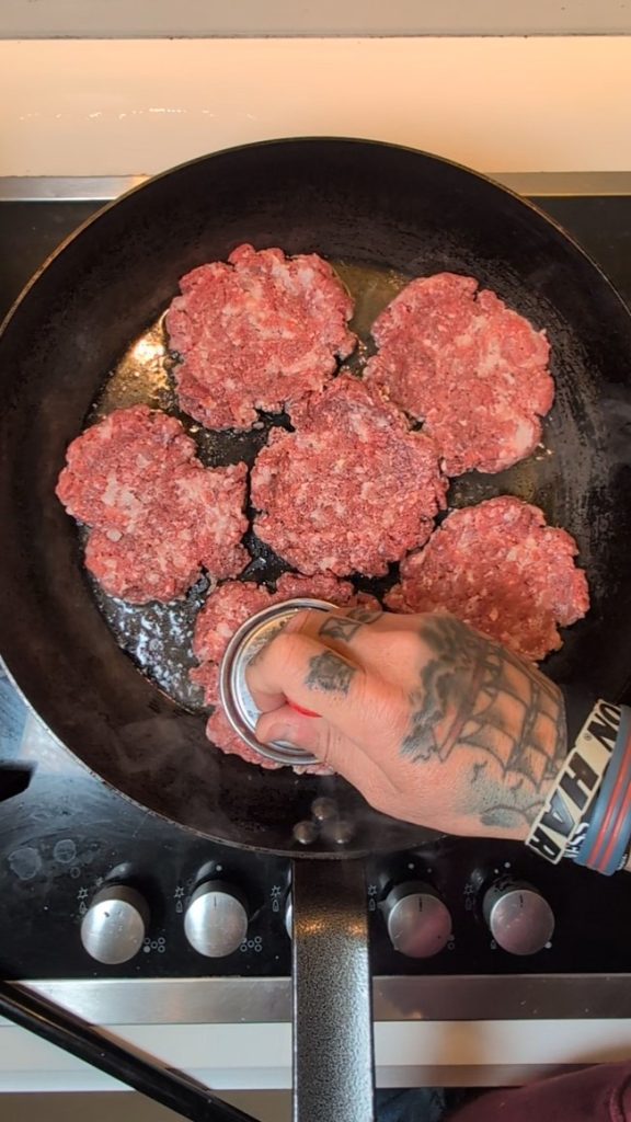 Smash Burger 2025 : La Recette Définitive pour un Résultat Croquant et Juteux Fait Maison