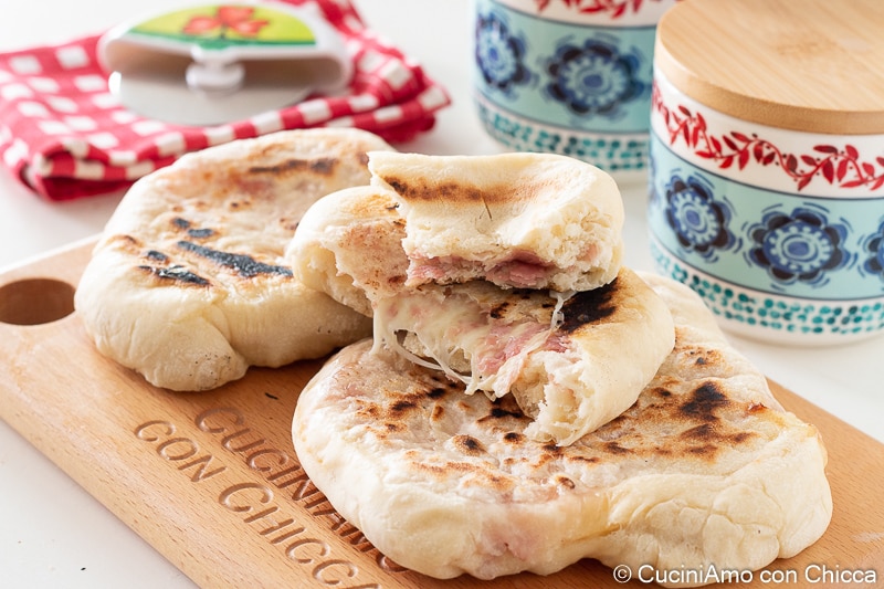Pain au jambon et fromage