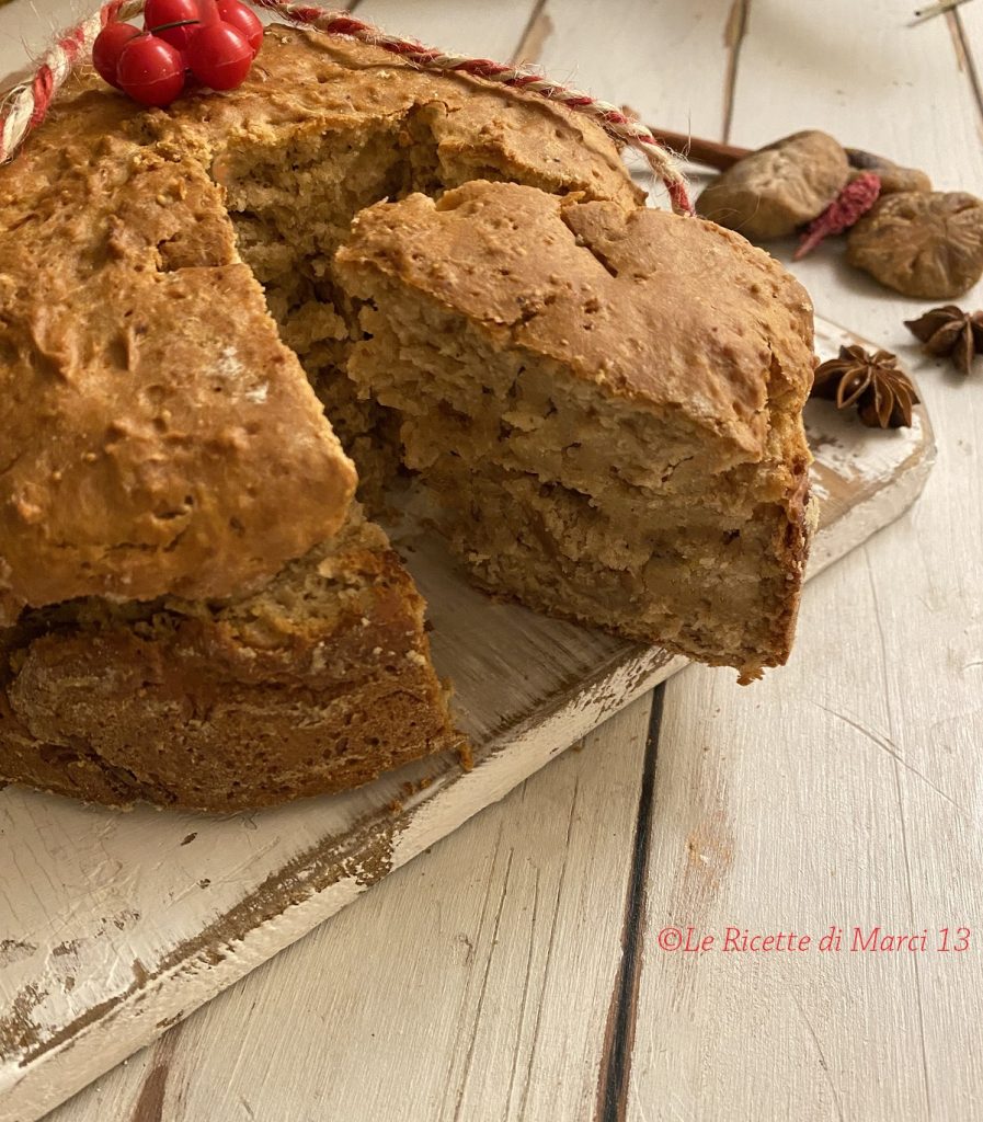 Pain de Noël épicé avec figues sèches sans levure