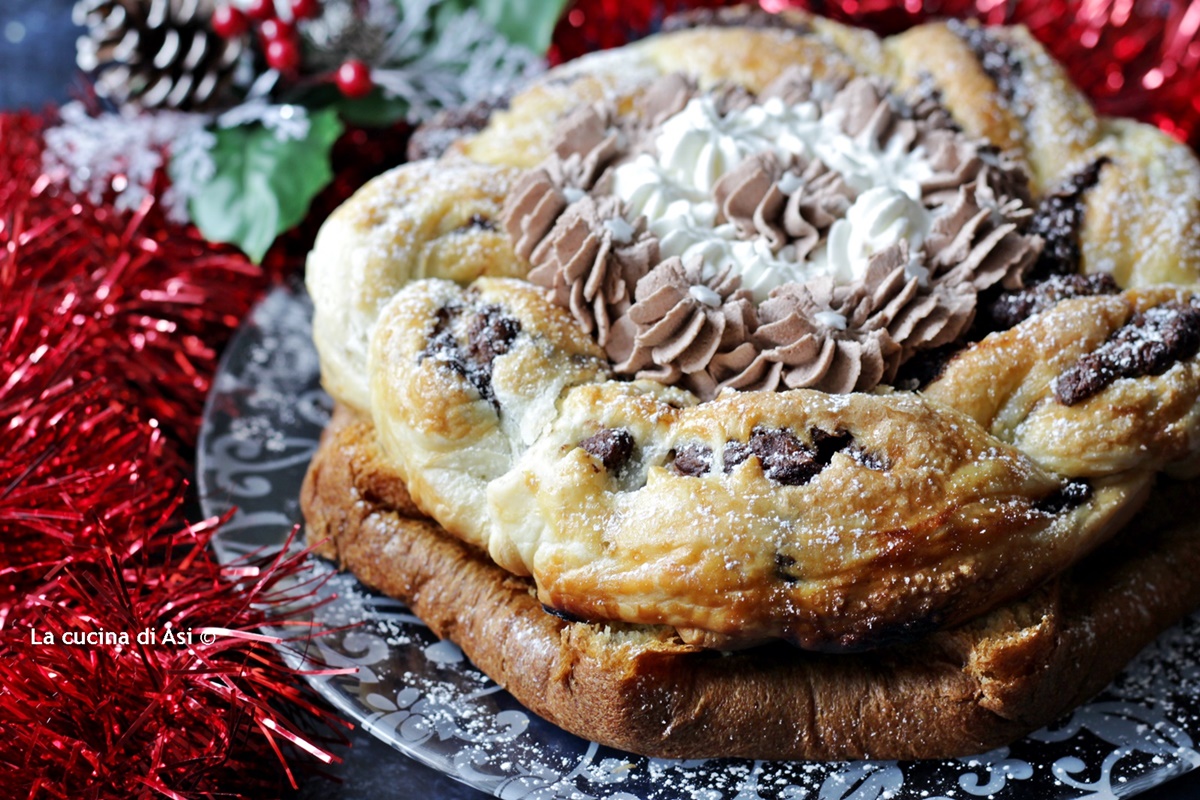 Pandoro avec tresse feuilletée au chocolat