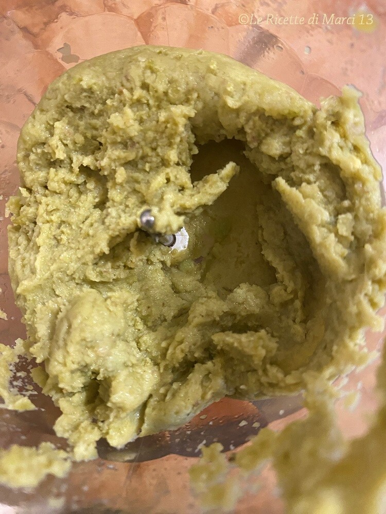 Pappardelles crémeuses aux fèves, chicorée et ricotta mixées