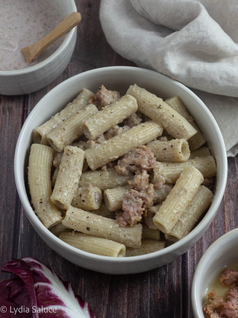 Pâtes à la crème de radicchio et saucisse