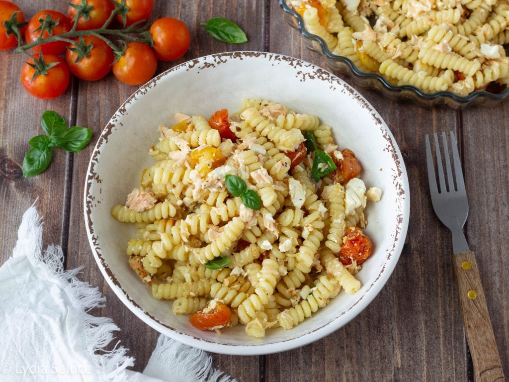 Pâtes à la feta, au saumon et aux tomates cerises