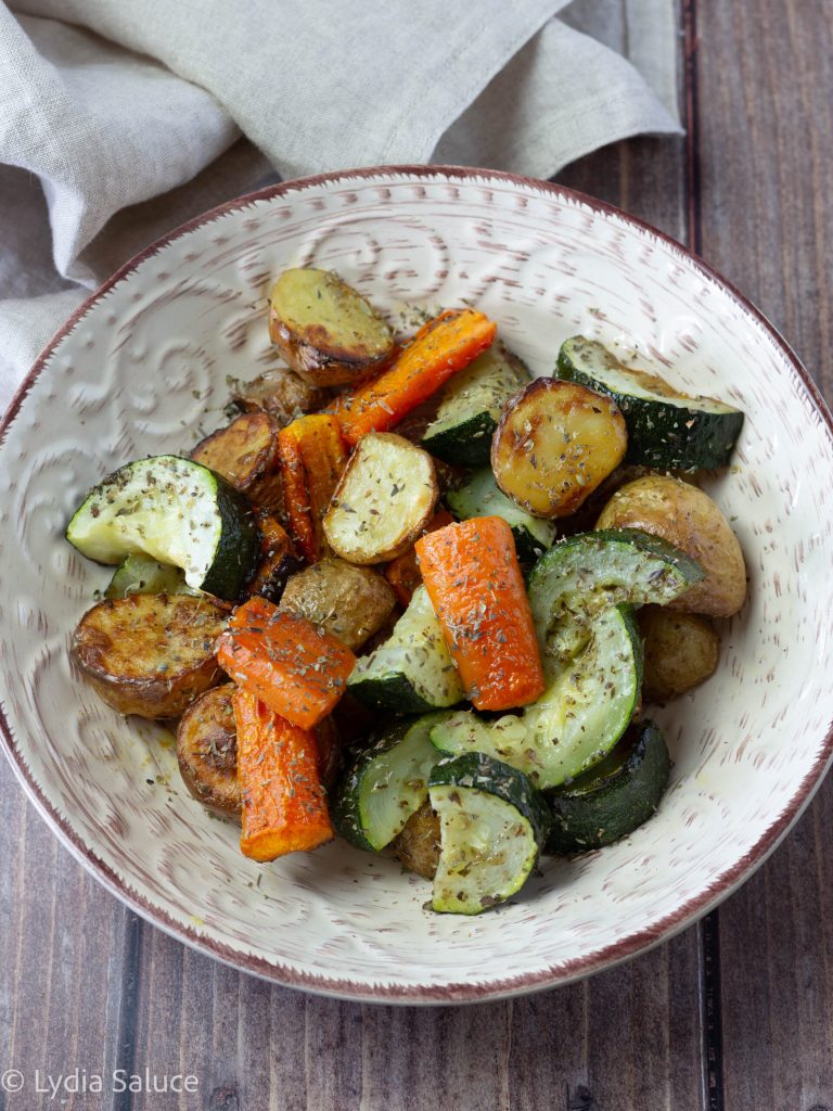 Pommes de terre, carottes et courgettes au four