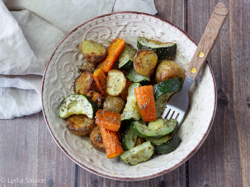Pommes de terre, carottes et courgettes au four