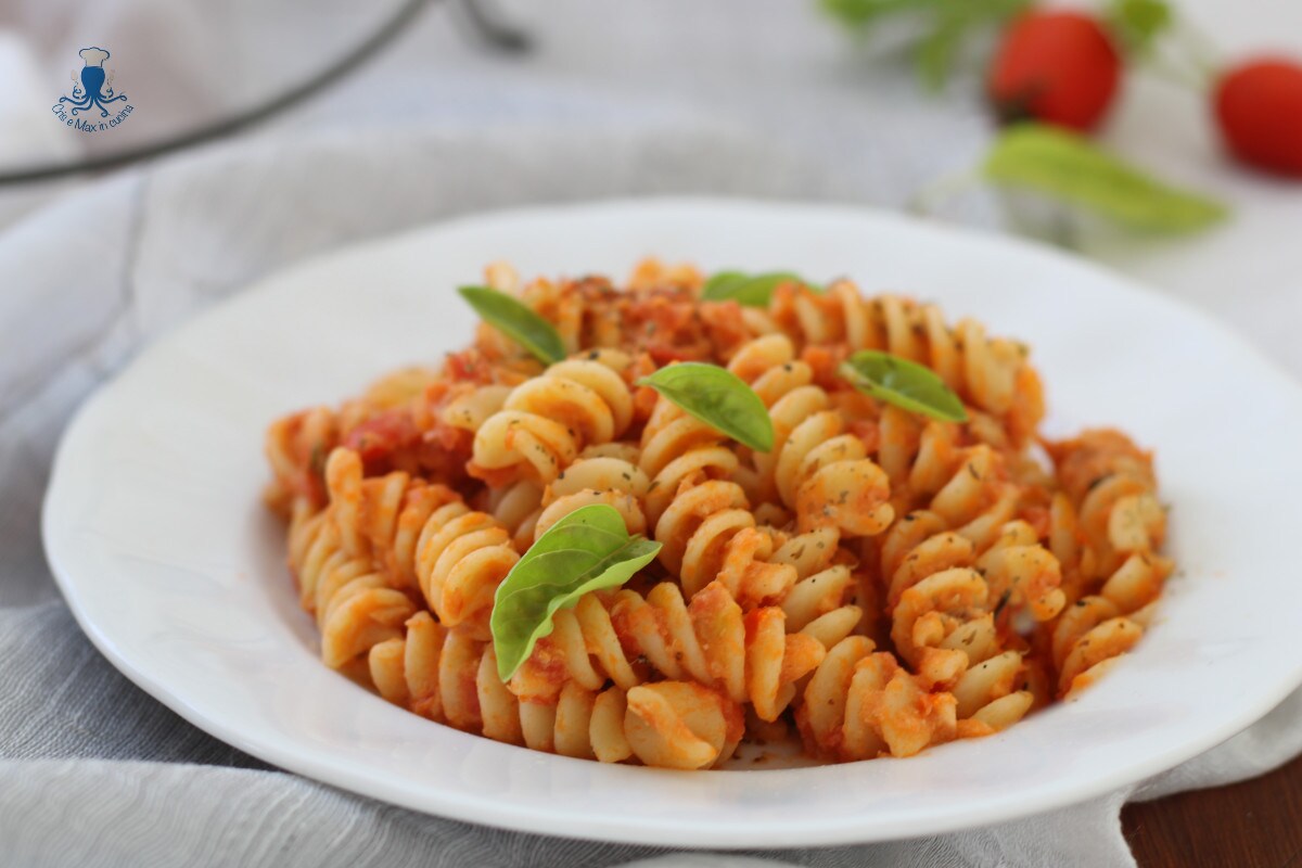 Pâtes à la tomate et au thon
