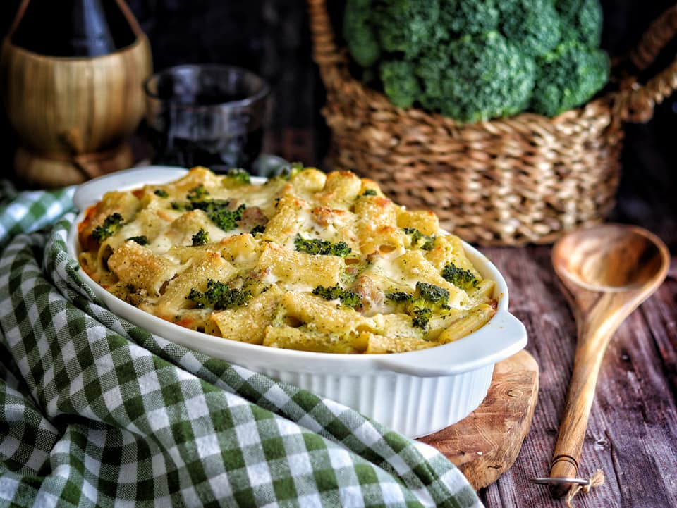 Pâtes au four avec brocolis et saucisse