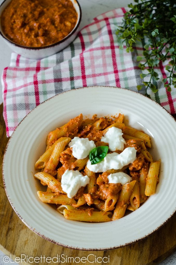 Pâtes au pesto rouge
