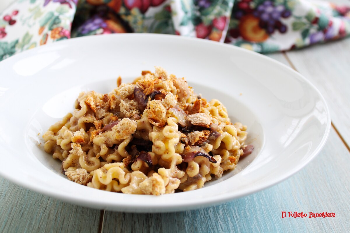 Pâtes au radicchio, endive et sauce aux noix