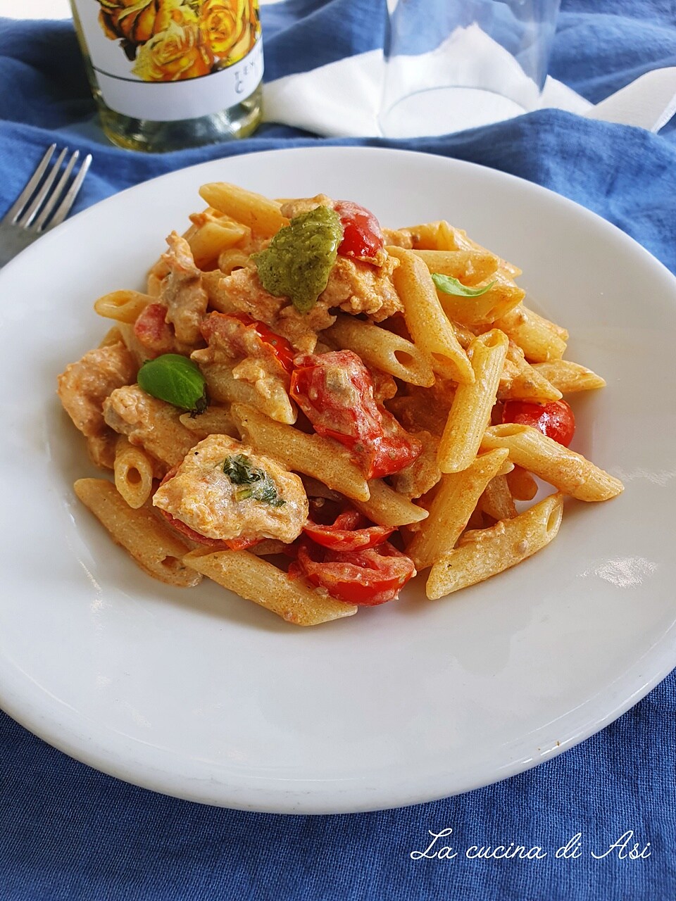 Pâtes au saumon, tomates cerises et crème de ricotta au pesto
