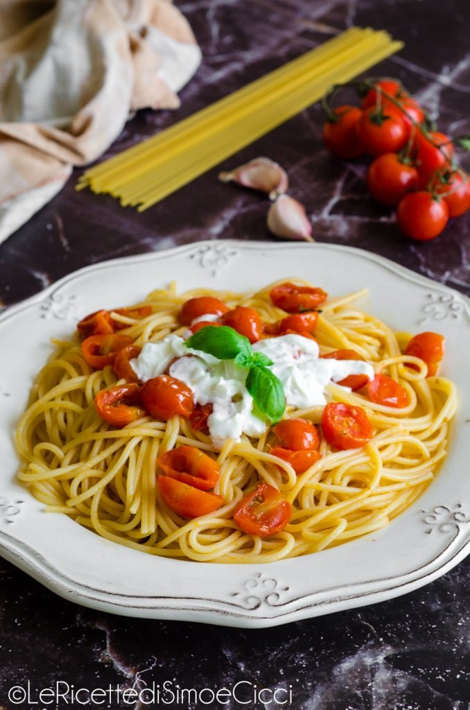 Pâtes stracciatella et tomates cerises