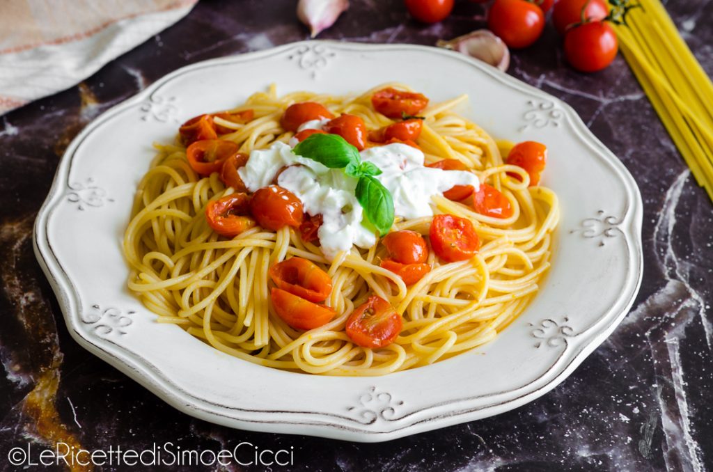 Pâtes stracciatella et tomates cerises