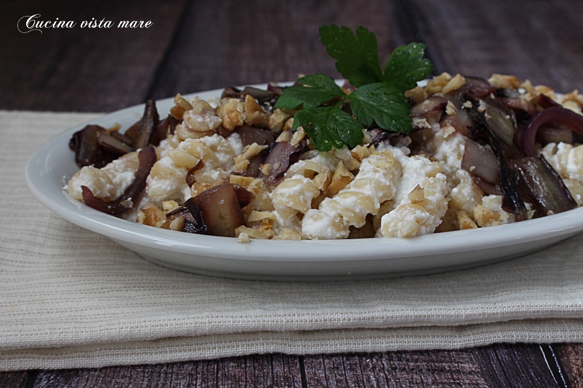Pâtes chicorée ricotta et noix