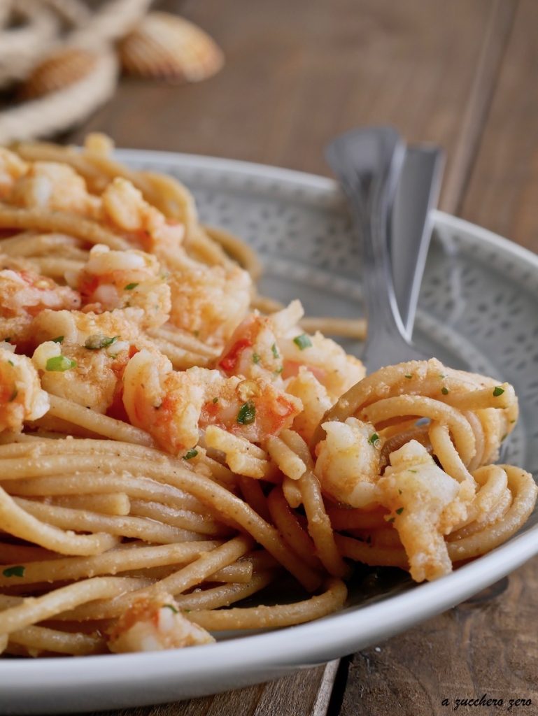 Pâtes complètes aux crevettes et chapelure