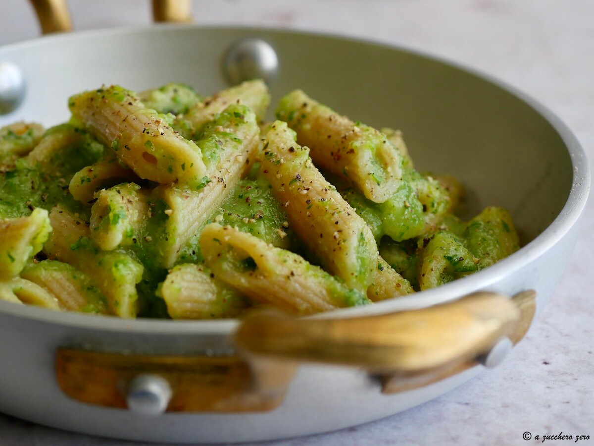 Pâtes complètes avec crème de courgettes légère