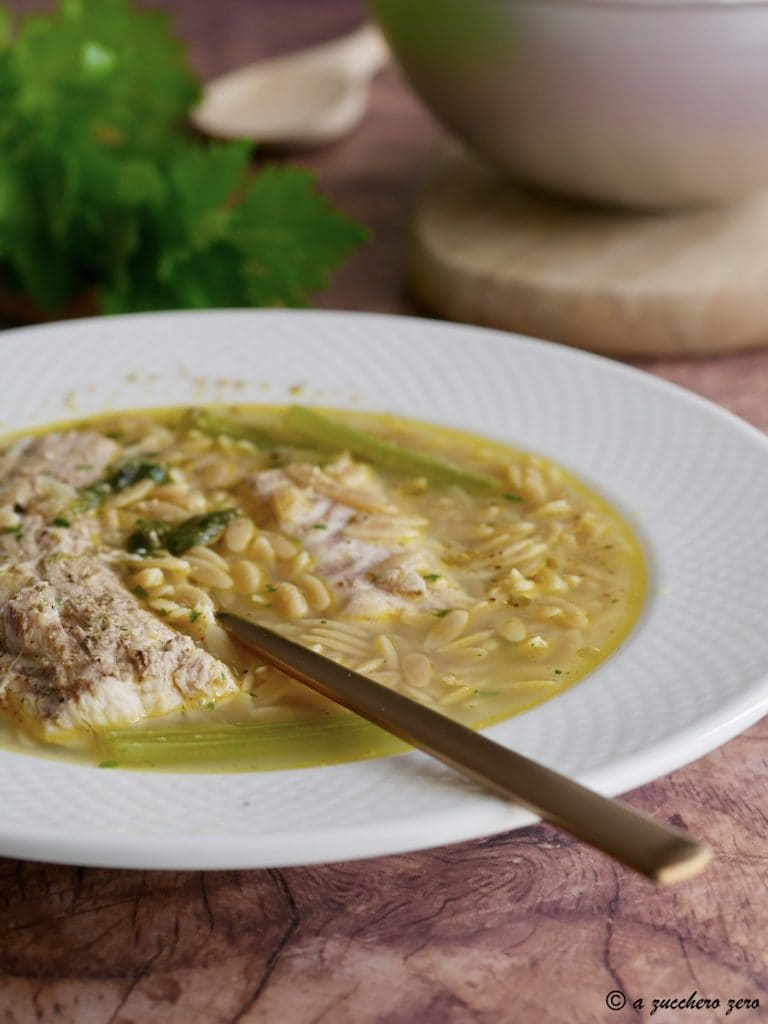 Pâtes complètes en bouillon de poisson palombo