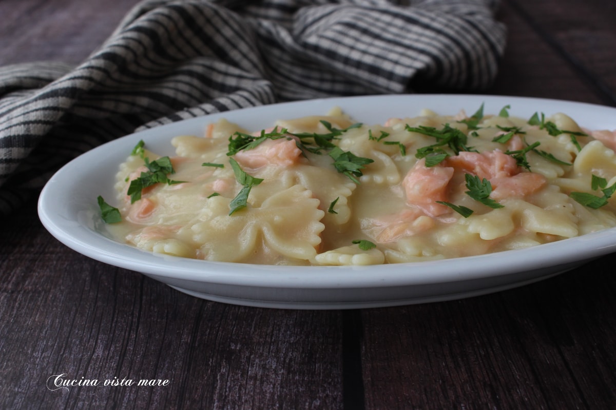Pâtes à la crème de pommes de terre et saumon