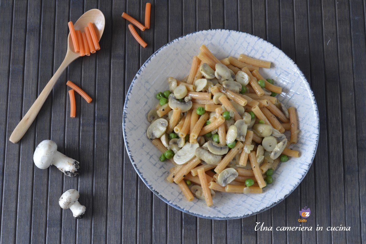Pâtes de lentilles aux champignons et pois
