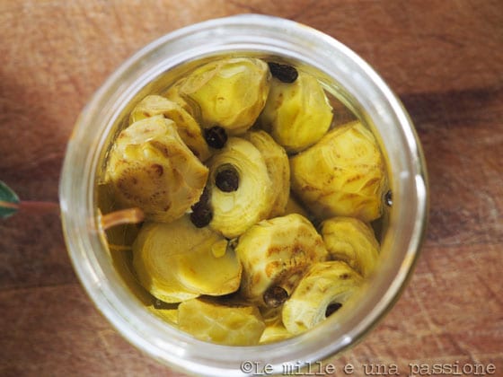 Petits artichauts sauvages à l'huile