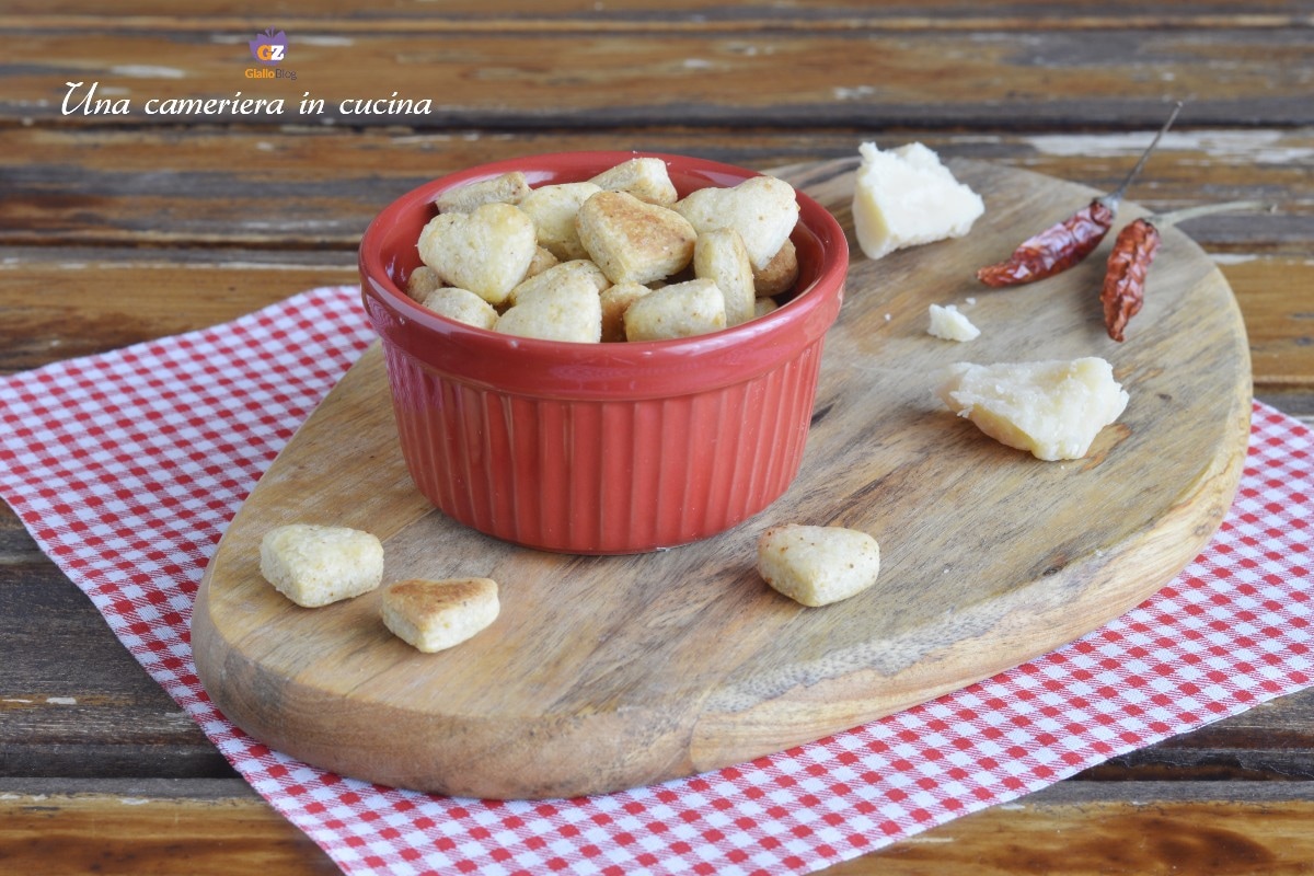Petits biscuits au piment et parmesan