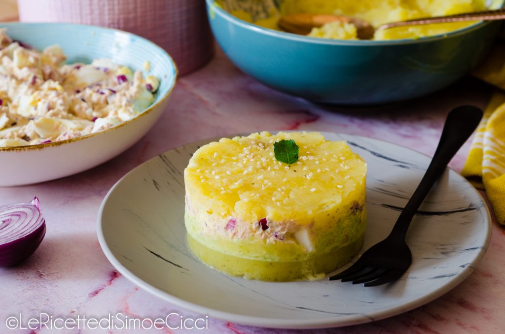 Petits gâteaux froids de pommes de terre et thon