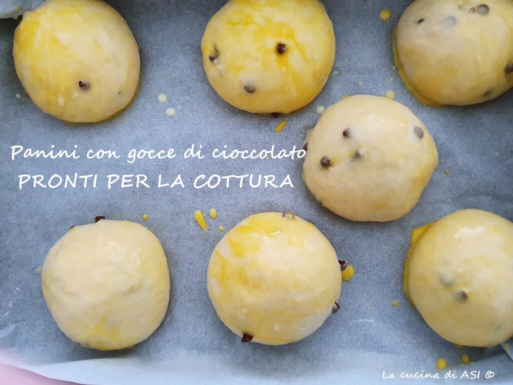 PETITS PAINS AUX PÉPITES DE CHOCOLAT