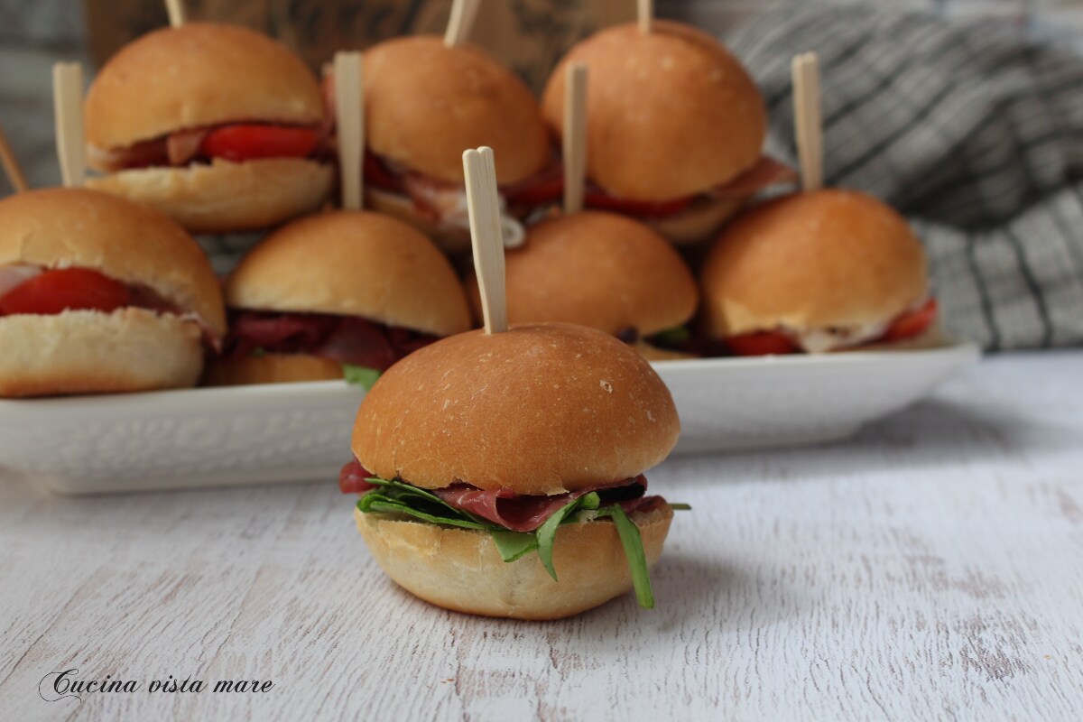 Petits pains de thé farcis